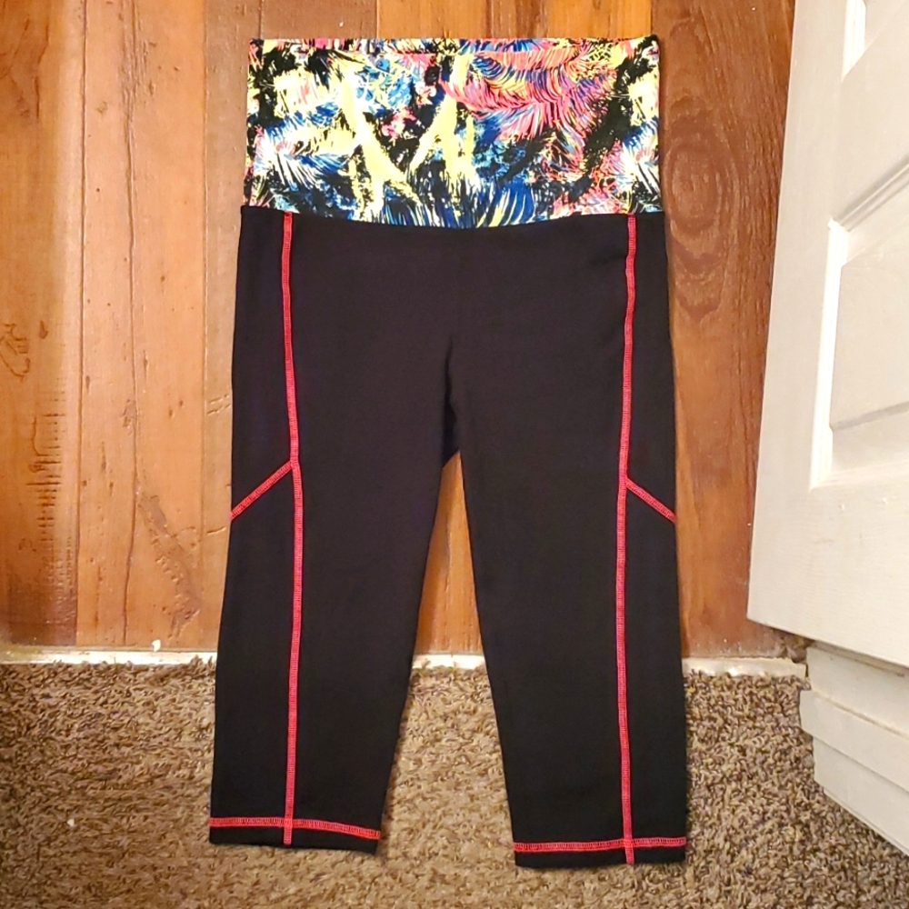 Material Girl Active Cropped Leggings Size Medium